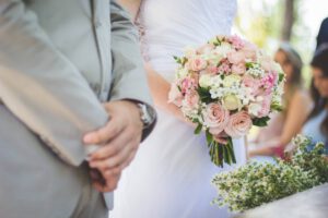 Ślubne sesje zdjęciowe – w jaki sposób wybrać idealnego fotografa?
