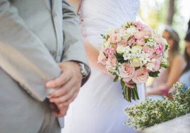 Ślubne sesje zdjęciowe – w jaki sposób wybrać idealnego fotografa?